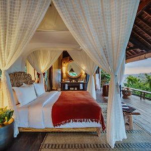 Kamar king kolam renang